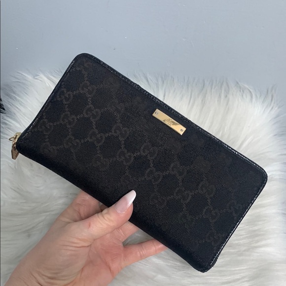 Authentic large Gucci zippy organizer wallet - Picture 1 of 17
